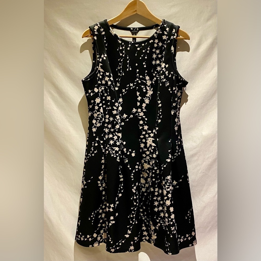 Ann Taylor Sleeveless Black/Cream Floral Scuba Knit Fit & Flare Dress, size L